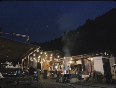 【貸切キャンプ】町産材のまな板作り体験・３枚分・ペガススの家【１泊２日・７名】【 体験 チケット 旅行 キャンプ アウトドア 神奈川県 山北町 】