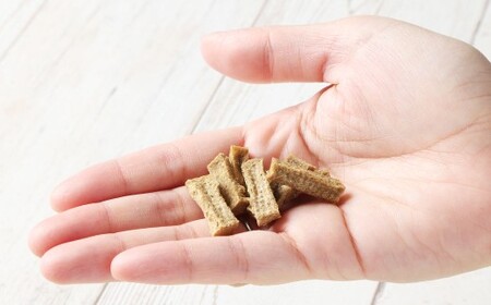 《2回定期便》 【骨までホロっと】生ほっけすてぃっく 約75g 合計150g ペット 愛犬 犬 いぬ 愛犬 わんちゃん ワンちゃん 魚 お魚 さかな えさ 餌 チップ ほっけ ホッケ カルシウム ヘルシー おやつ 北海道 小樽市 常温