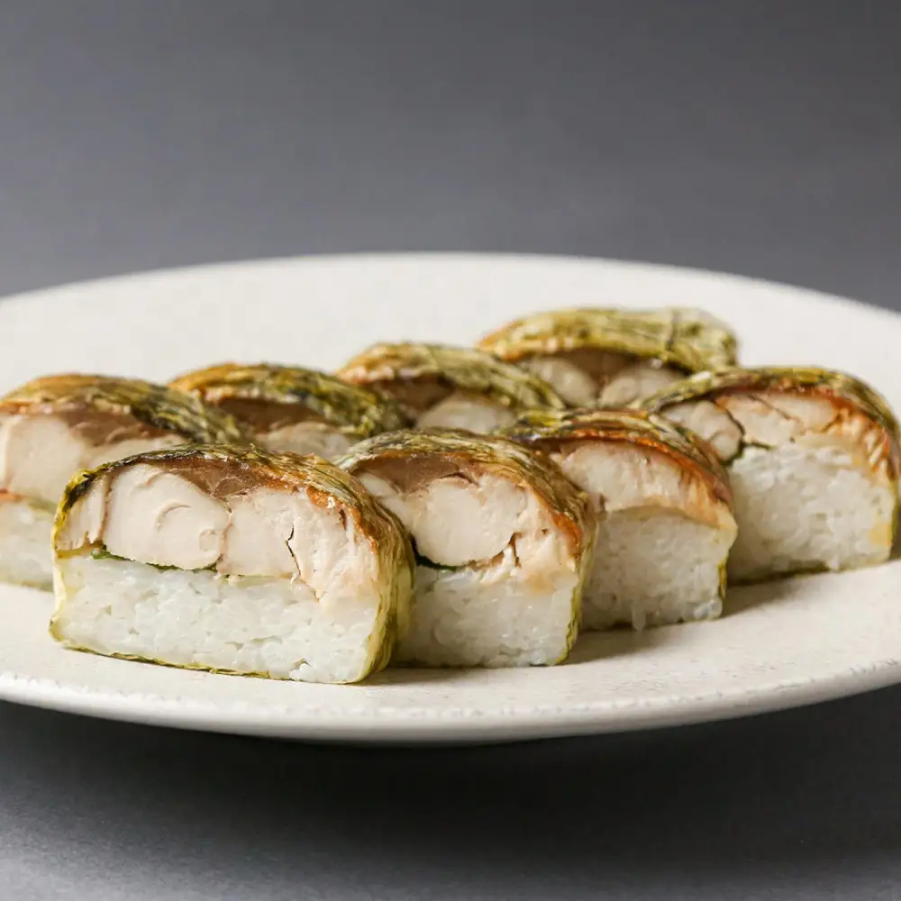 金沢まいもん寿司　6貫握りと焼き鯖棒寿司