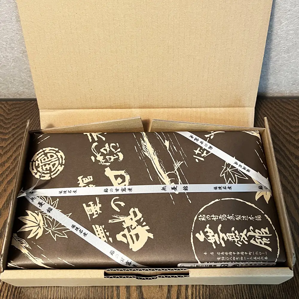 鮎の甘露煮 430g 桐箱入 無憂舘（府中市） ／ あゆ 魚 惣菜 ご飯のお供 鮎料理 真空パック 老舗 伝統製法 秘伝のタレ 甘辛 旨味 しっとり お歳暮 お中元 贈答品 広島県 No.1170