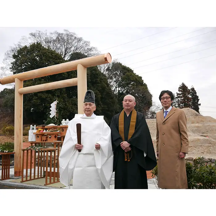 古墳墓 野田ほたるローズガーデン G．（2人用）1段目（ペット可） ／ 竹田恒泰 竹田式古墳墓 古墳 お墓 前方後円墳 樹木葬 永代祭祀 永代供養 古墳の窓口 株式会社前方後円墳 千葉県野田市 鳥居 神道式 神仏習合 千葉県 No.354