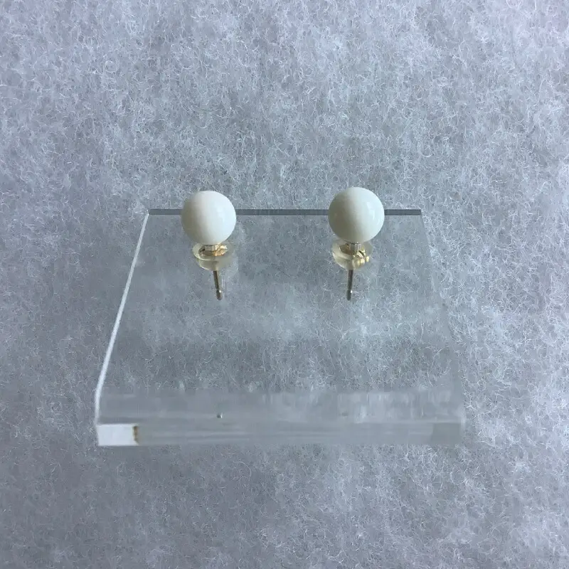 【サンゴ】白サンゴピアス