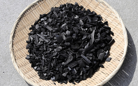 竹炭 中粒バラ 2kg ／ 中粒 バラ 消臭対策 調湿 空気ケア 水まろやか 水槽 土壌改良 園芸 ガーデニング エコ素材 ナチュラル生活 冷蔵庫 靴箱 大阪府 No.187-02
