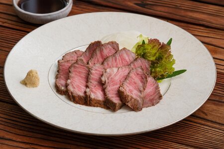 J58　但馬牛 カイノミ タタキ風 ローストビーフ 約200g【 数量限定 但馬牛 和牛 国産牛 ローストビーフ たたき タタキ カイノミ かいのみ カルビ 上カルビ 赤身 脂身 レストラン 低温調理 兵庫県 宍粟市 しそうし 】