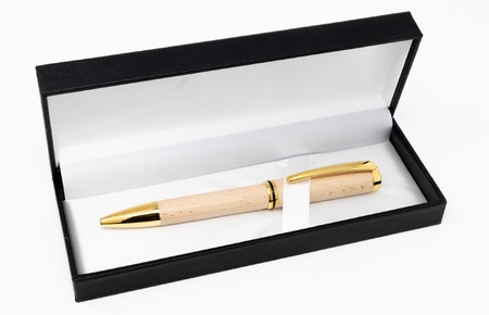 ふるさとの木を身近に感じる《アベマキボールペン -honest-》 1本（ペン用ケース入り） | ツバキラボ ペン 文具 文房具 筆記用具 ケース入り ボールペン 贈り物 ギフト M44S29