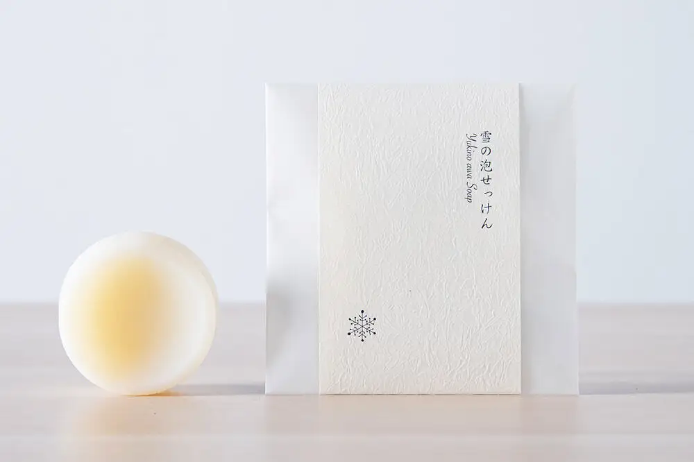 【青森の素材、リンゴ果実エキスとリンゴ心皮を配合】「雪の泡せっけん」洗顔用（55g）と全身用（50g）泡立てネット付