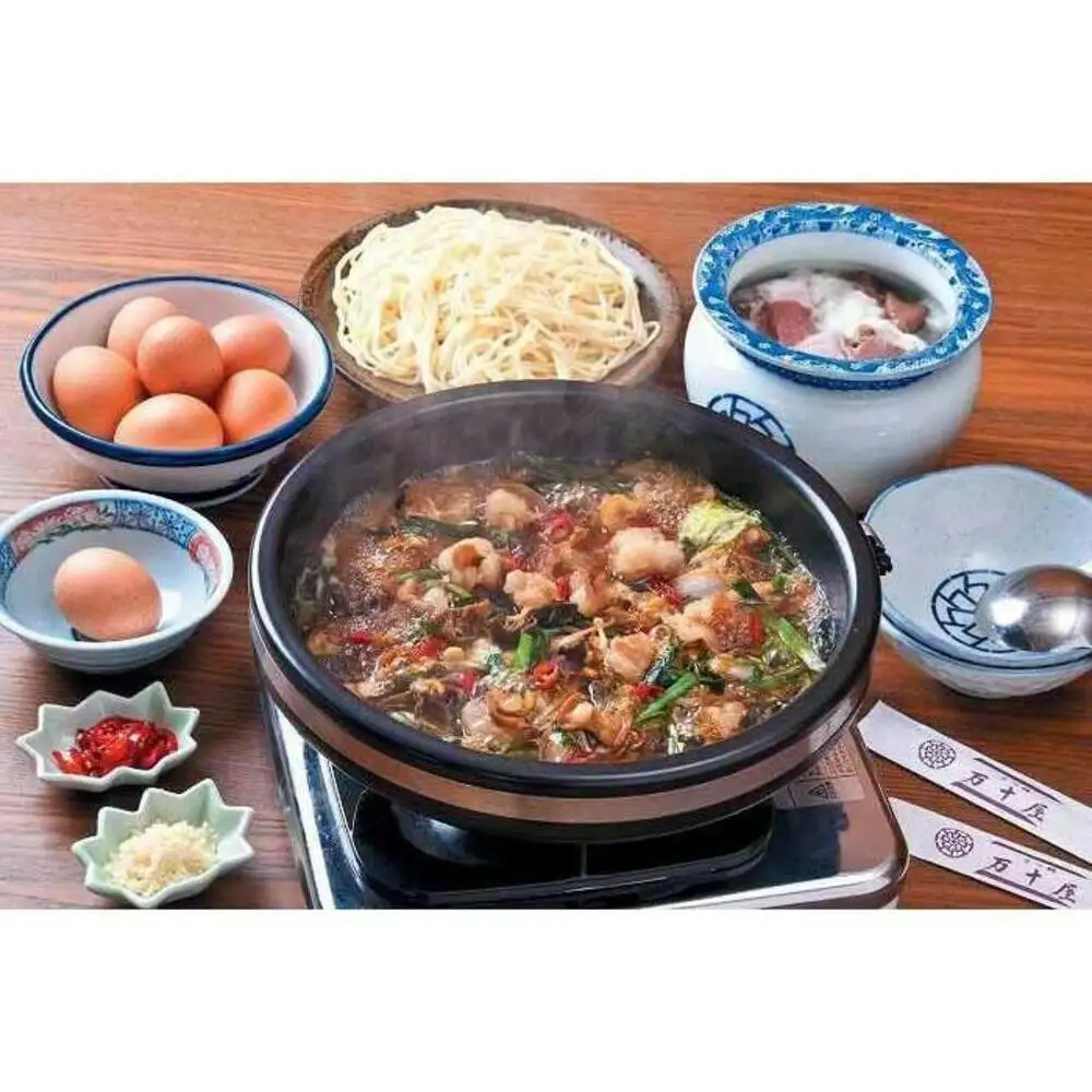 【定期便6回】博多万十屋 もつ鍋（すきやき風醤油味）3人前