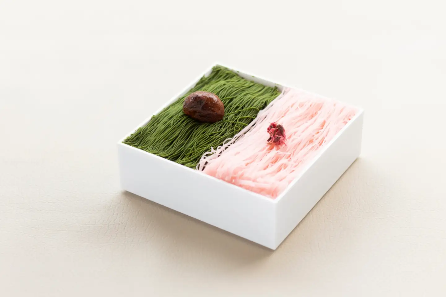 贅沢お重のモンブラン ハーフ【抹茶×桜餡】1箱 モンブラン | 京都府京