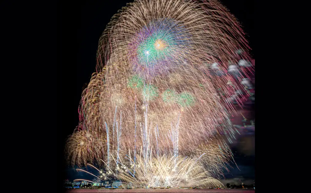 【 令和8年7月25日 （ 土 ） 】 桑名水郷花火大会チケット 2枚 （ 河川敷エリア ） 揖斐川 花火 二尺玉 スターマイン ミュージック 夜空 夏祭り チケット 花火大会 ミュージック花火 大会 夏の風物詩