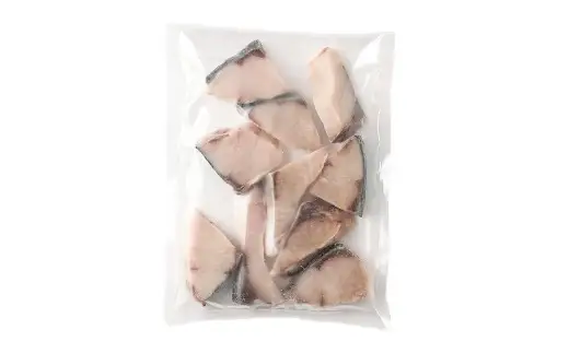 長崎産 養殖ぶり 骨取り切身 （ 無塩 ） 約30g × 10切 × 9パック 合計約2700g ぶり ブリ 鰤 魚 魚介 鮮魚 魚類 小分け 家庭用 おかず 骨取り 骨なし 骨無し 冷凍