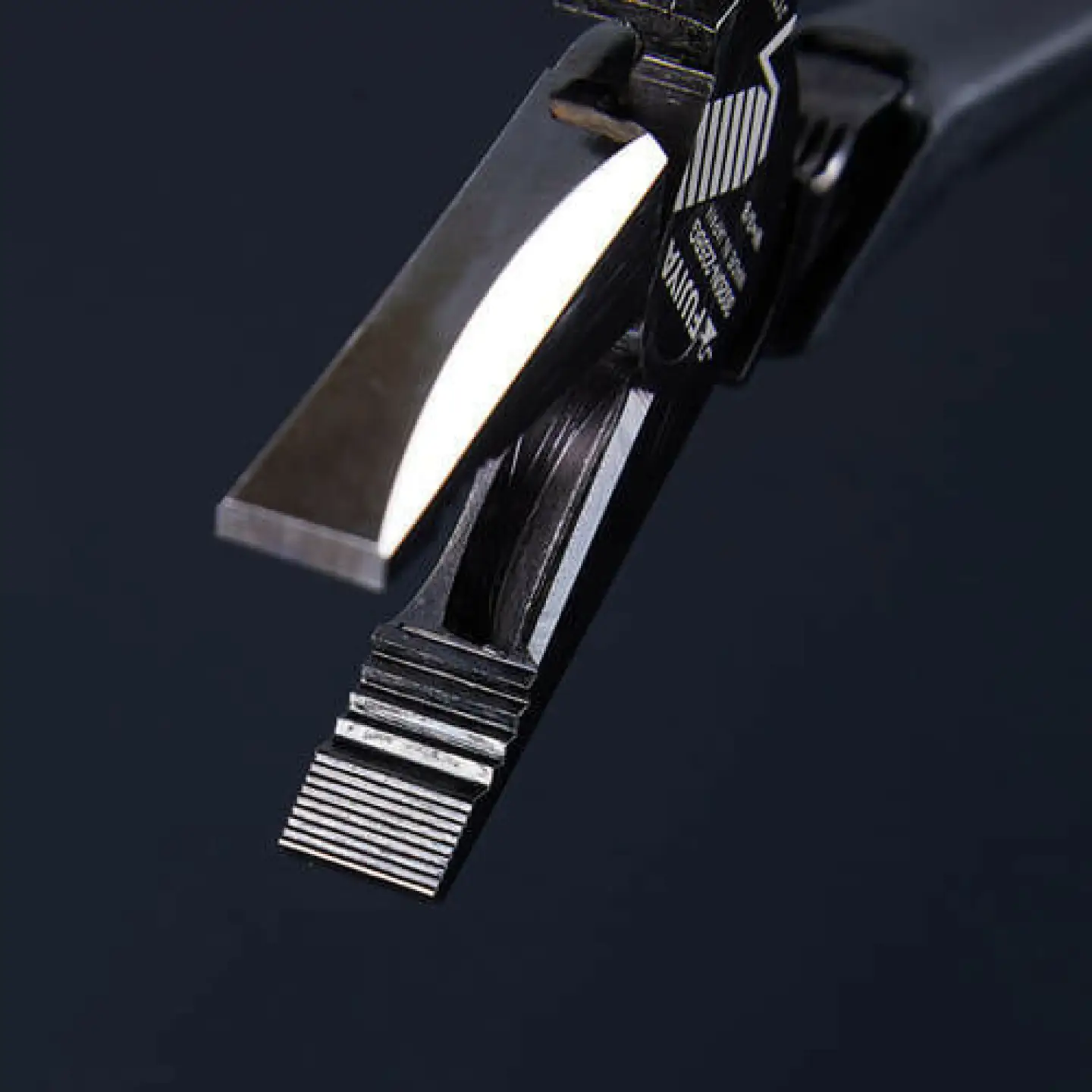 偏心パワーペンチ（バリ処理機能付き・黒金） 200mm　3020N-200BG 