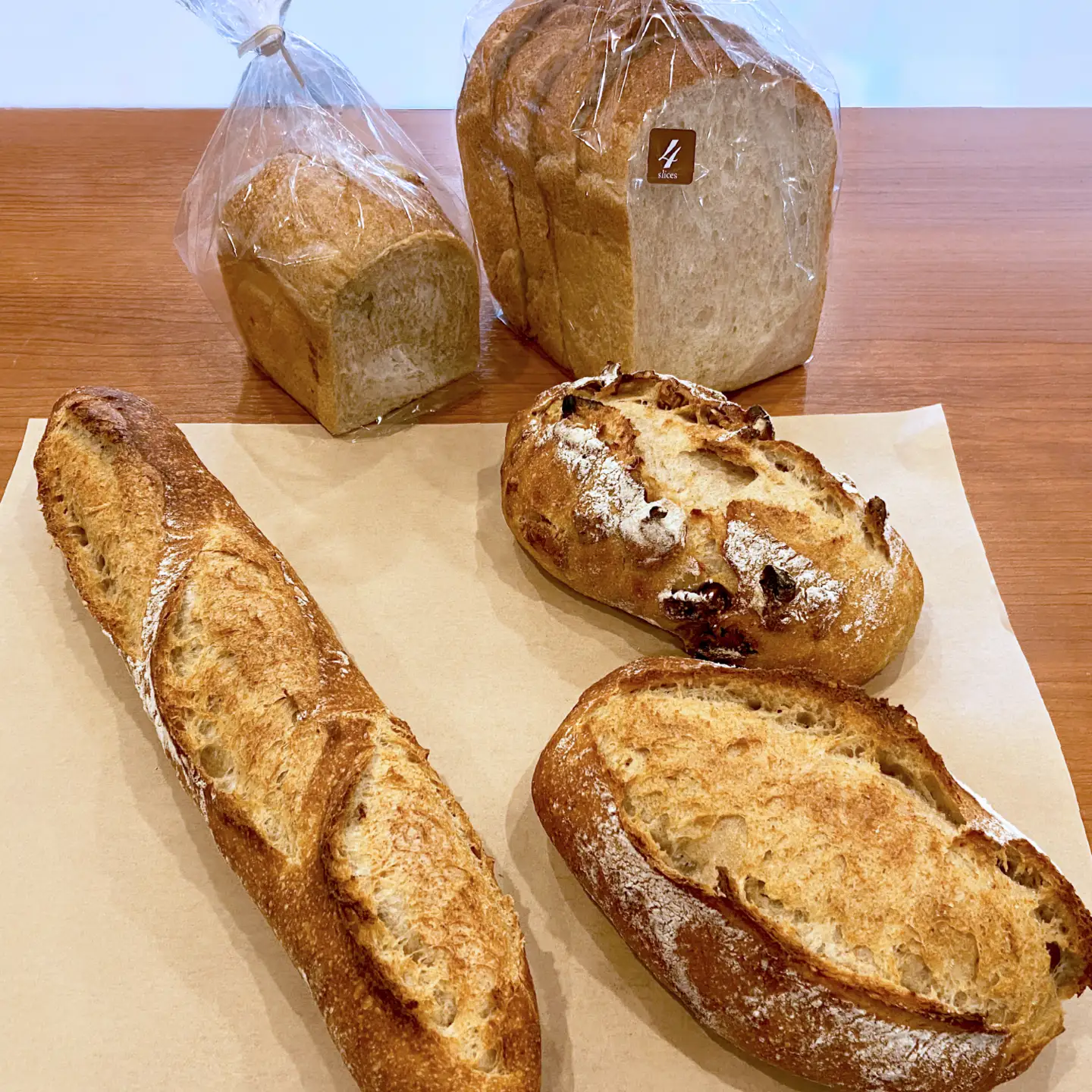国産小麦100％MIHOPANおすすめパンセット（大型パン５個（バタール・ライ麦カンパーニュ・いちじくとくるみのライ麦カンパーニュ・お芋のハード食パン・全粒粉入り食パンの種類からランダムに５個）/１箱）