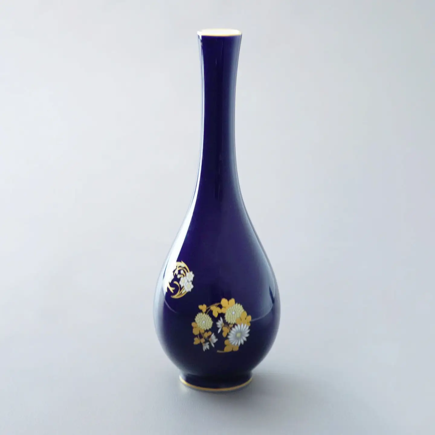 有田焼】ルリ花丸紋 花瓶 / 有田焼 花瓶 ギフト / 佐賀県 / 株式会社 