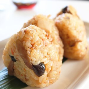 牛すじ食べ比べセット３種類と鶏めしの素/各2個合計8個のセット