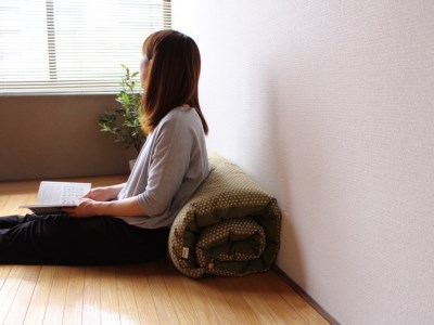 【洛中高岡屋】うたた寝にちょうどいい寛ぎのアイテム　カバータイプごろ寝敷きふとん（グリーン系）