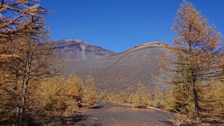 0050-18-04　富士山 宝永火口トレッキング　ガイド付きエコツアー
