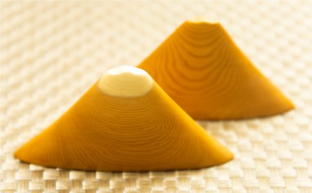 富士山 置物 飾り選べる2種類 一位一刀彫 赤太 白太 ほっとする店[Q1894xpi]
