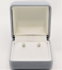 プラチナ900 ダイヤモンドピアス(Dカラー・0.5ct）K027904-H