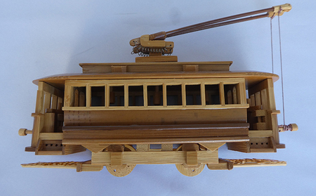 数量限定 チンチン電車 竹製 23ｘ6ｘh12（17）cm 工芸品 インテリア 手作り 電車 路面電車 置物
