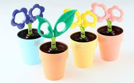 H4-13 【ペン立て付きはさみ】coconeフラワー バイオレット ～はさみ ニッケン刃物 インテリア 雑貨 ペン立て 文房具 文具～ かわいいはさみ お花 はさみ 女性 飾れる おしゃれ インスタ映え 植物 植木 観葉植物