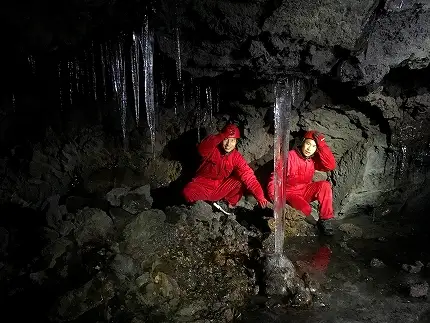 富士山の噴火でできた「青木ヶ原樹海」の溶岩洞窟を探検！