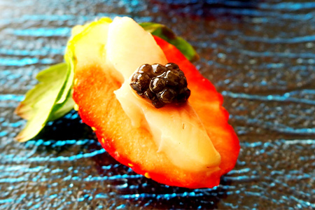 【桐箱入り】HEIKE CAVIAR 5g【宮崎県 椎葉村】チョウザメ キャビア【世界三大珍味×日本三大秘境】国産 チョウザメ キャビア 5g 魚卵 魚介 珍味 SZ-118