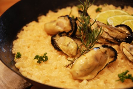 殻付き真牡蠣 4kg 30〜45個 朝どれ直送 牡蠣 かき 【配送不可地域：北海道、沖縄、離島】