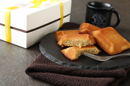 喜界島産 白胡麻のフリアン(8個入り) 【バッハとピカソ】
