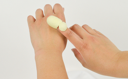 「近江真綿」美容洗顔シート 角真綿4枚セット（繭玉付き） 保湿 