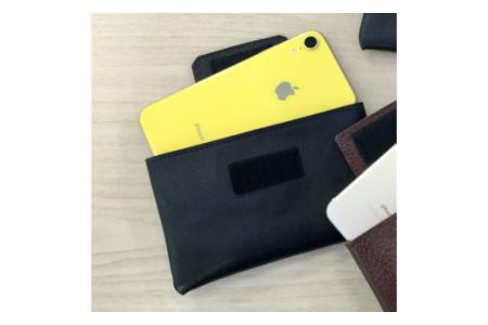  Made in Japan《スマホケース黒色（iPhoneXR・11対応）》・T032-17