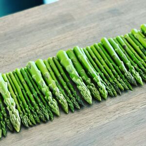 アスパラ王子が育てた自慢のアスパラ　おおもりやオリジナル　穂だけアスパラ1kg【予約受付：令和8年3～4月頃から順次発送】【H-77】