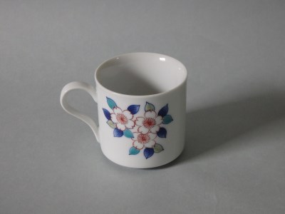 【伊万里焼】市川冬山窯「色鍋島桜文珈琲碗」 037-H1235