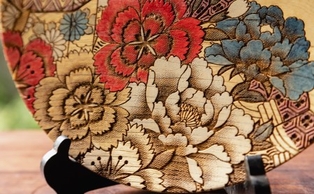 【三彩工房】京友禅模様彫刻皿（9寸）