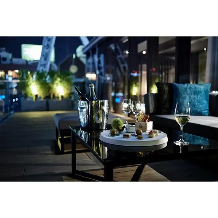 世界初！電波塔に泊まれる「THE TOWER HOTEL NAGOYA」　　　　　スイートルーム ペア宿泊券（1泊朝食付）