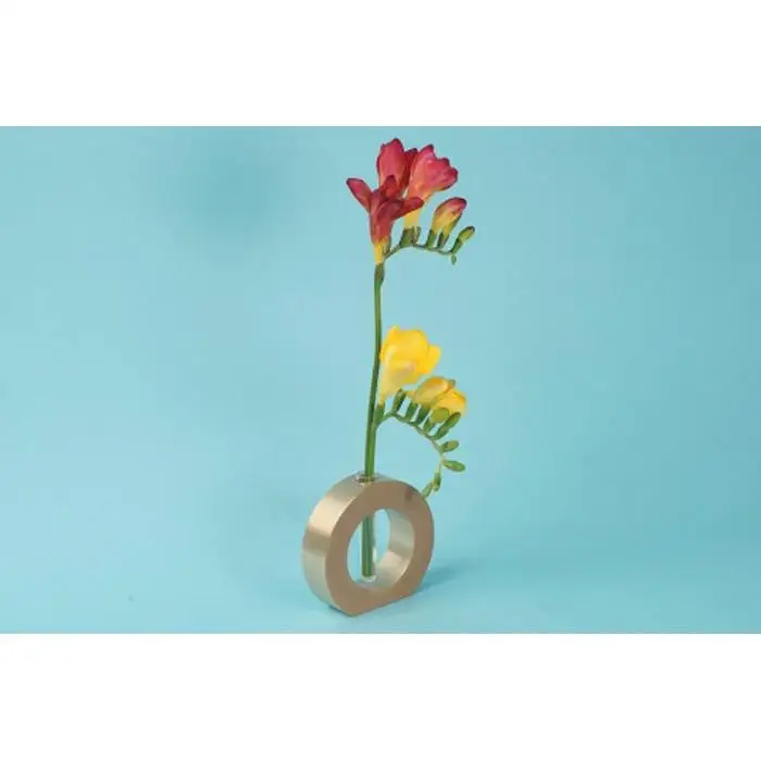 機能的な工業部品に 花のうつわ としての美しさを。Bush of cooper