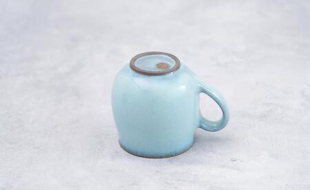 有田焼 月白丸マグカップ【梶原大敬 茂正工房】器 うつわ 食器 マグカップ マグ カップ コップ コーヒーマグ 青磁 月白 青 作家 手づくり 手仕事 ろくろ シンプル 電子レンジ対応 30000円 3万円 A30-782
