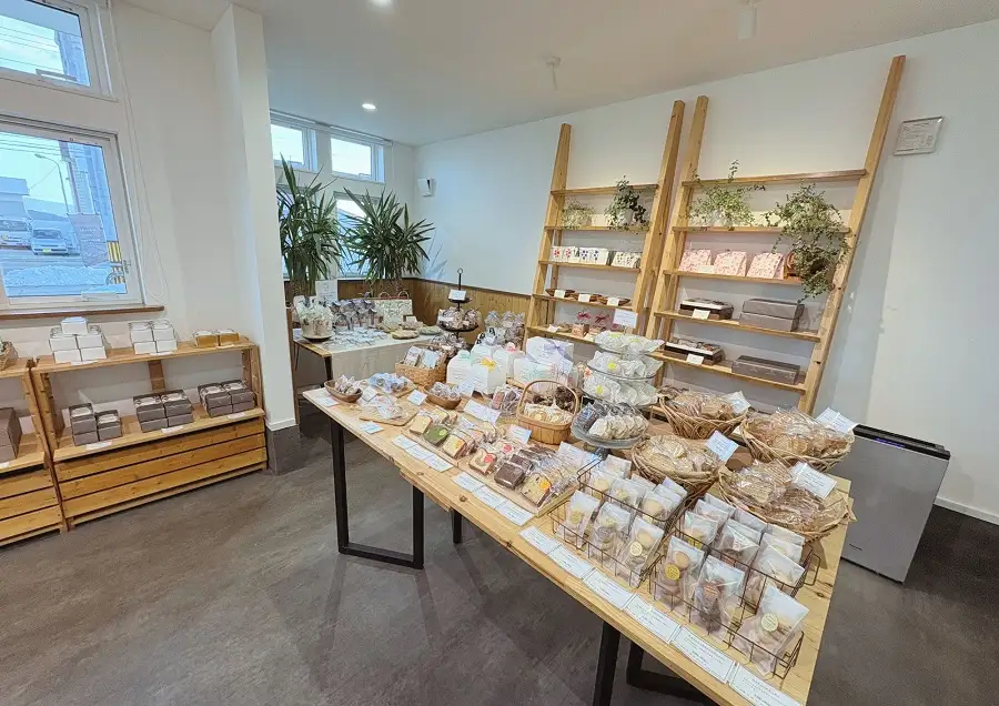 ロールケーキとプチスイーツセット 3種類 11個  北海道 スイーツ ケーキ お菓子