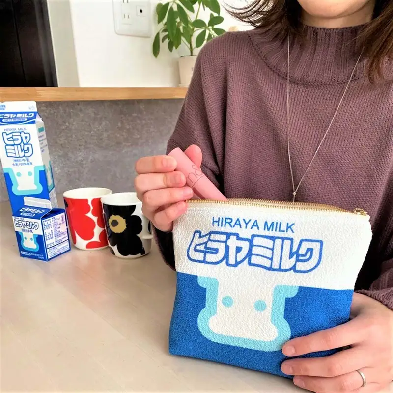 丹後ちりめんヒラヤミルクお化粧ポーチ　サイズ：約21cm×15cm