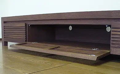 【HARKI テレビボード 180cm】 ウォールナット オイルフィニッシュ リモコン対応 無垢材のルーバー扉が印象的なテレビボード 家具 テレビ台 テレビボード TVボード AVボード 棚 リビングボード サイドボード ローボード MUFactory