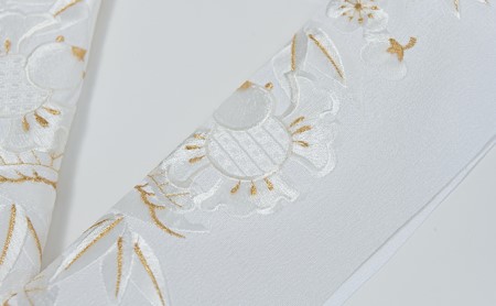 半衿　松竹梅にふくらすずめの柄　ししゅう　白地に白と金の糸 刺繍 織物 ファッション 和装 篠原縫製