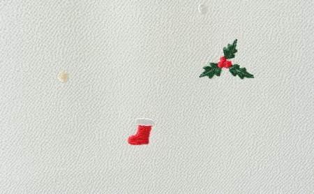 帯揚げ　白地　ちりめん　クリスマスの刺繍　帯上げ　着物に 織物 ファッション 和装 式 篠原縫製