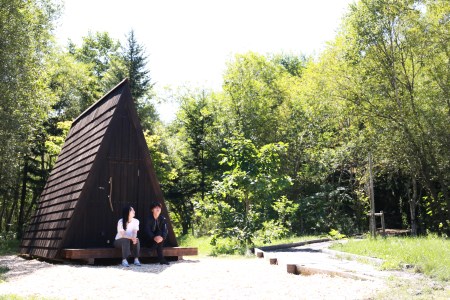 しもかわの魅力をギュッと詰め込んだ A-frame cabin iwor 1日1組限定1棟貸しローカルツアー付き宿泊プラン（ペアチケット） オフグリッドキャビン 故郷 ふるさと 納税 北海道 下川町 F4G-0278