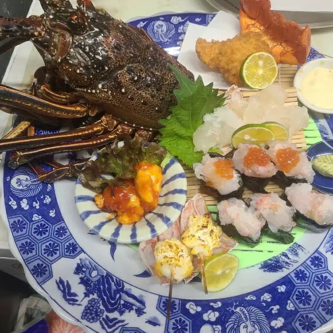 活伊勢海老 約1kg(2～3尾)【 イセエビ 伊勢海老 】
