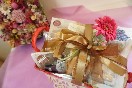 新鮮たまご と 濃厚牛乳 を使った『 ママン お勧め焼き菓子詰め合わせ』 10個 | お菓子 菓子 洋菓子 焼き菓子 ママンぼうろ ドラぼうろ ダックワーズ ドーナッツ アマンド ブラウニー マドレーヌ フィナンシェ ピヨピヨクッキー クッキー 詰合せ セット 大分県 中津市