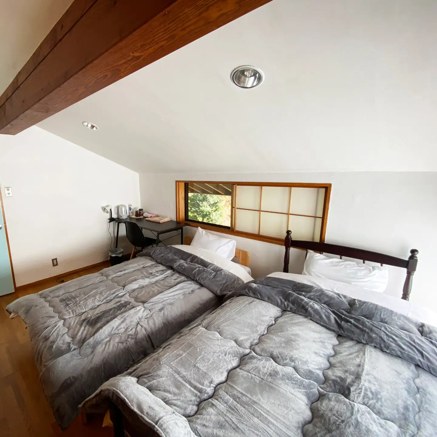 【1泊5人まで 貸し切り kakayama hutte 素泊まり 宿泊券】 田舎 のんびり リフレッシュ 山小屋 ロッジ風 貸し切り 宿 BBQ キャンプ 52-01 