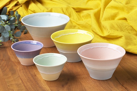 【美濃焼】パステルジュレ グリーン＆クリーム S/M/L 3個セット【伸光窯】 食器 ボウル 鉢 どんぶり 丼 丼ぶり 麺鉢 サラダボウル ラーメンどんぶり デザート うどん 麺 食器セット セット 送料無料 パステルカラー 緑 グリーン 【TOKI MINOYAKI返礼品】   [MAQ044]