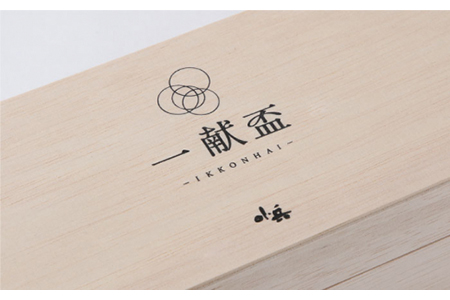 【美濃焼】一献盃ミニ4個セット 木箱入【カネコ小兵製陶所】【TOKI MINOYAKI返礼品】食器 酒器 おちょこ お猪口 ぐい呑み ぐい飲み お酒 日本酒 熱燗 冷酒 飲み比べ ホワイト 白 ギフト プレゼント 贈り物 レンジ対応 食洗機対応 送料無料 [MBD053]