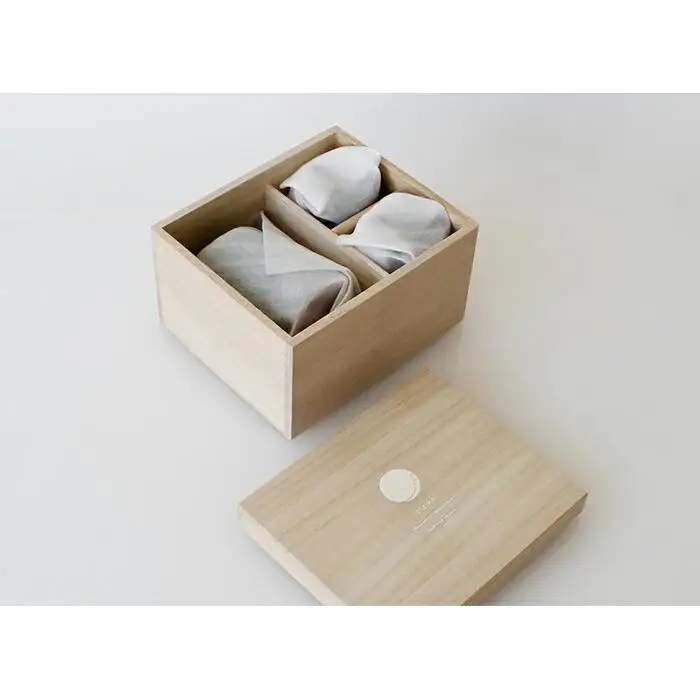 丸三安田瓦工業(株)　TSUKI 　ペアぐい呑み＆片口