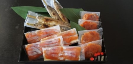 ビワサーモン堪能セット2【刺身（昆布締め）60g×8・ユッケ（いくら・胡麻入り）60g×8・姿塩焼き2匹×4】