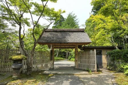 亀の井別荘　温泉露天風呂付　離れ和室 １泊２食付　ペア宿泊券